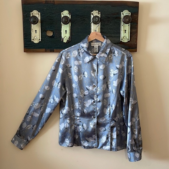 2/$30 Evan Picone Floral Satin Pleated and Tucked Button Down Blouse Size 12 - Picture 2 of 15